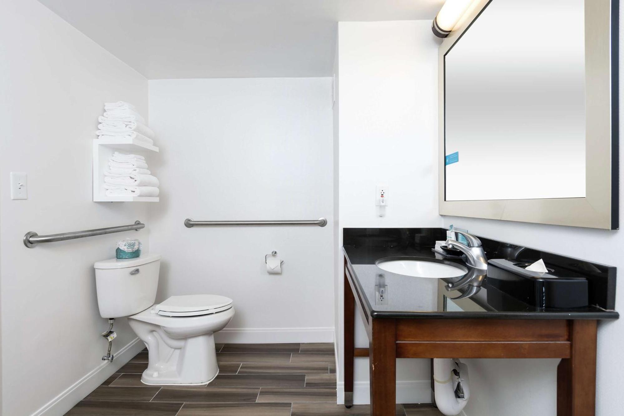 King Room - Mobility Access/Non-Smoking