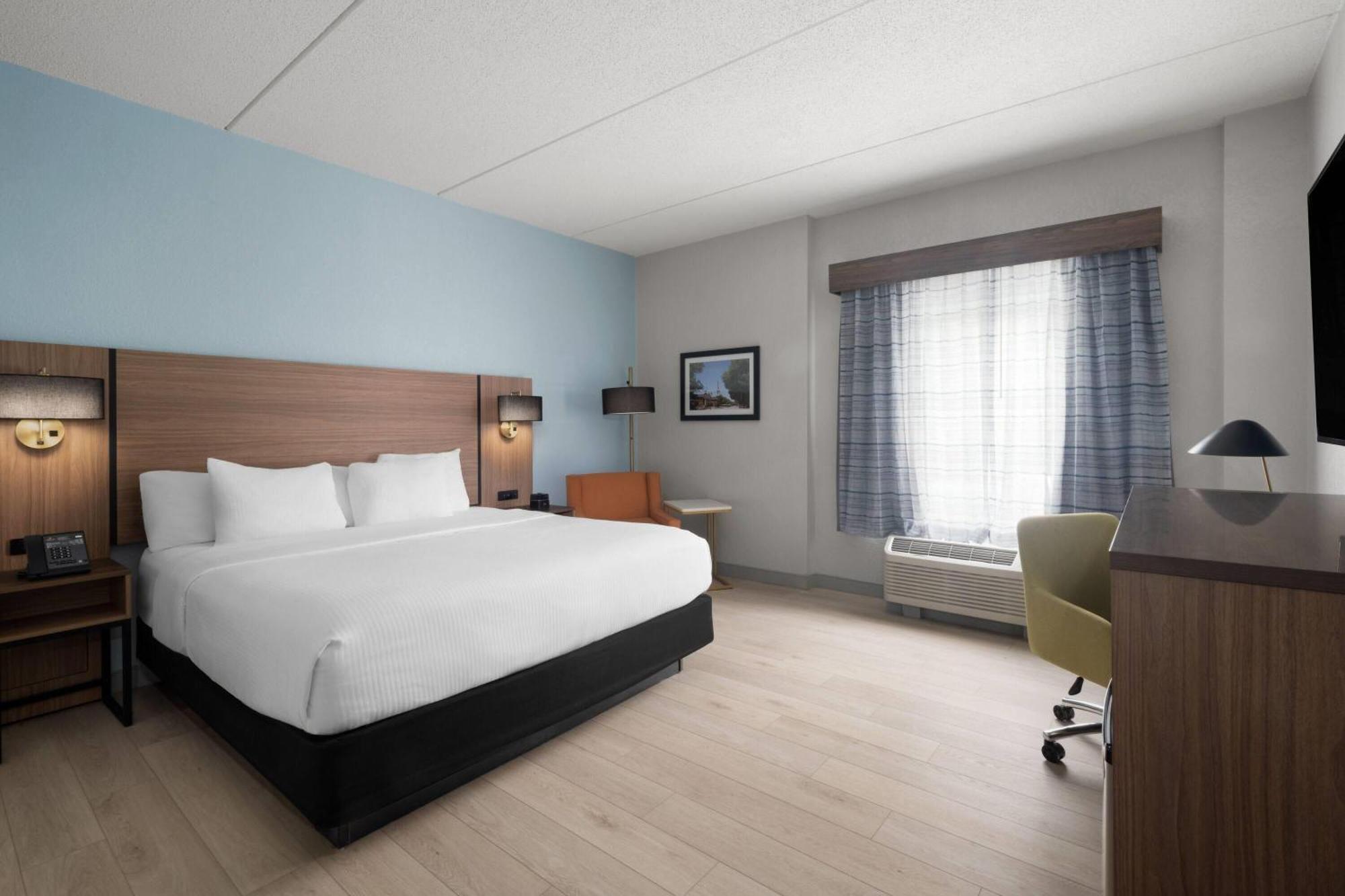 Deluxe King Room - Non-Smoking